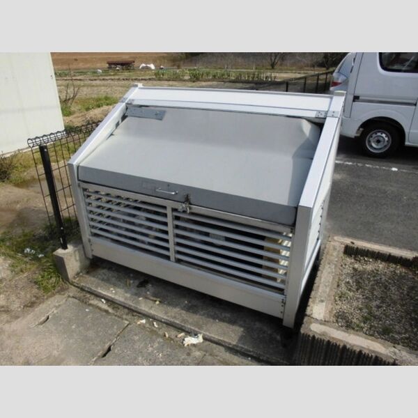 現地周辺 (ゴミ庫)