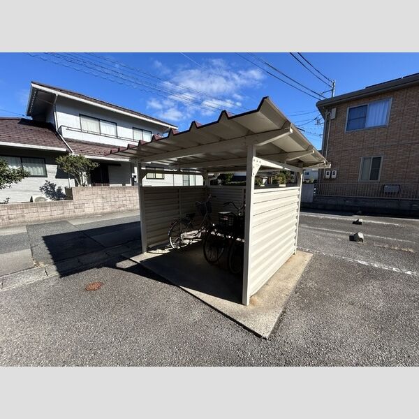 現地周辺 (駐輪場)