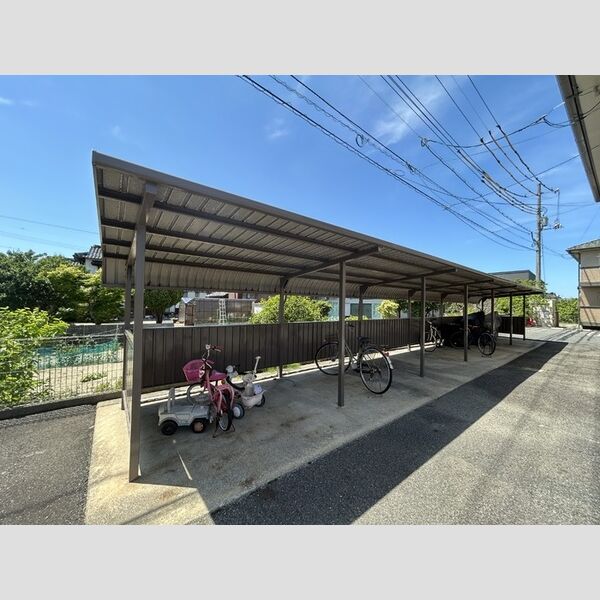 現地周辺 (駐輪場)