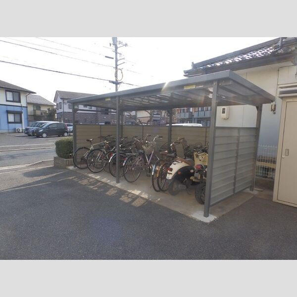 現地周辺 (駐輪場)