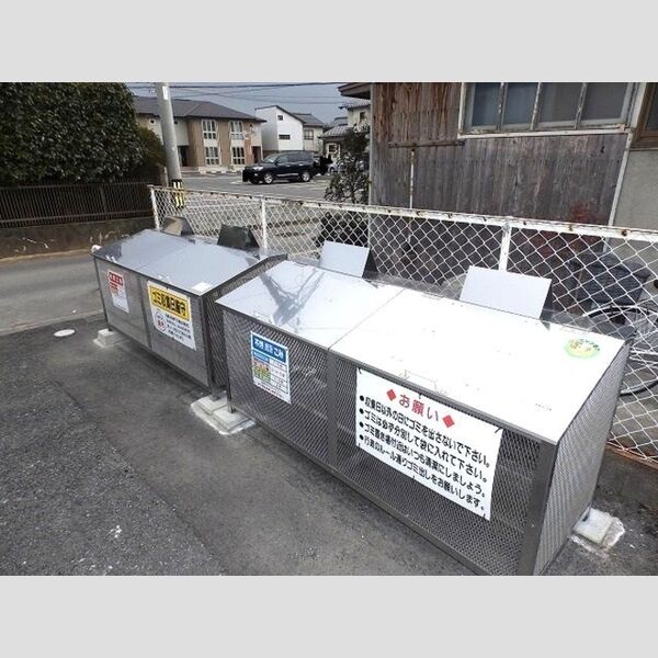 現地周辺 (ゴミ箱)