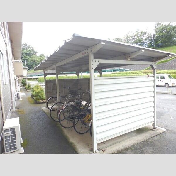 現地周辺 (駐輪場)