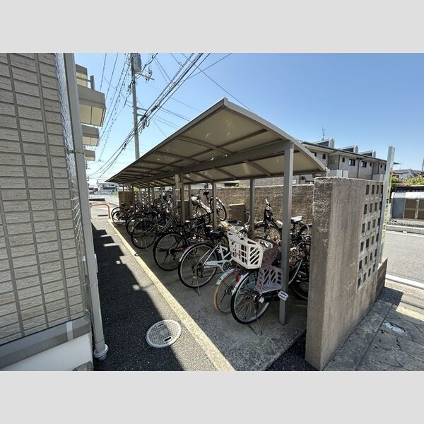 現地周辺 (駐輪場)