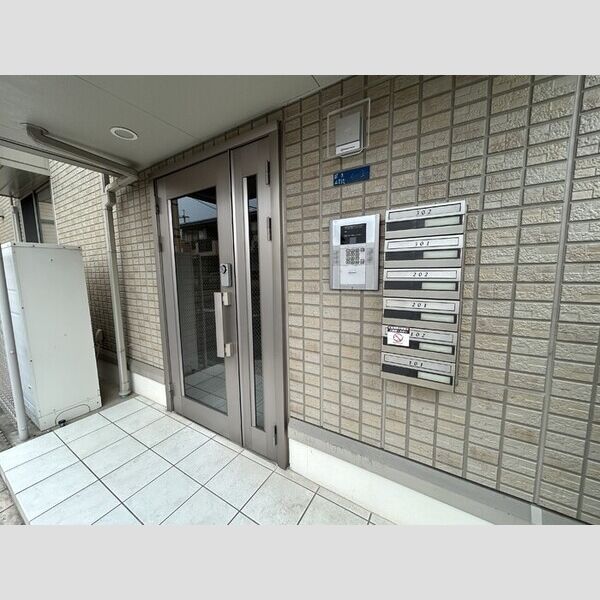 エントランス (エントランスオートロック・集合ポスト付)