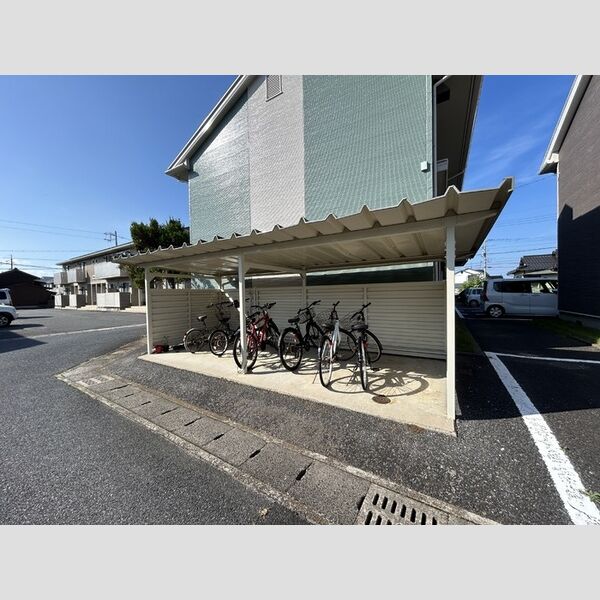 現地周辺 (駐輪場)