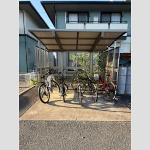 現地周辺 (駐輪場)