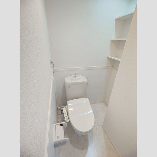 トイレ (トイレ)
