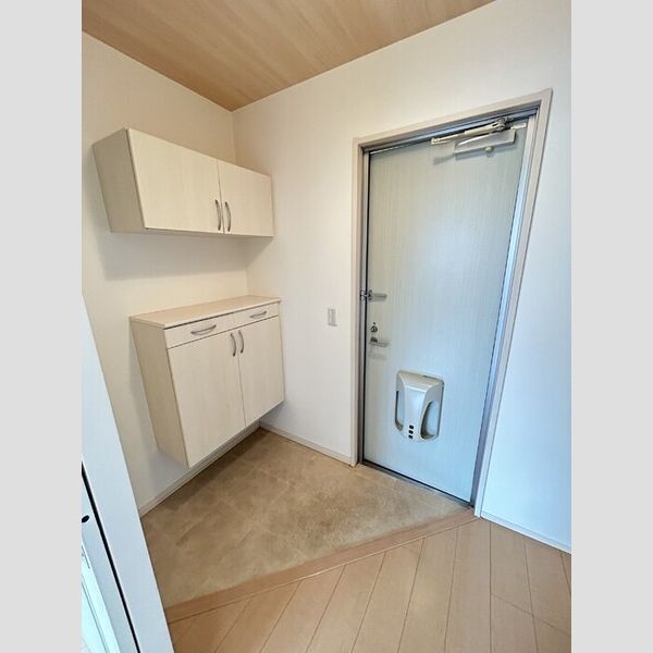 玄関 (玄関(吊戸タイプのシューズボックス))