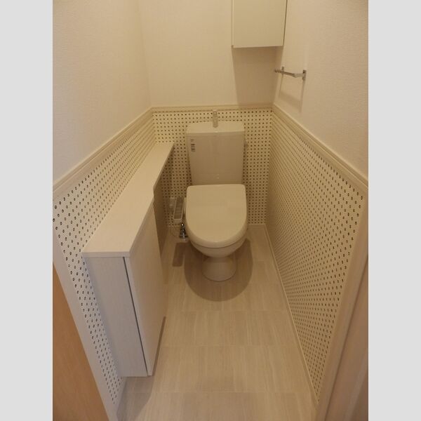 トイレ (トイレ)