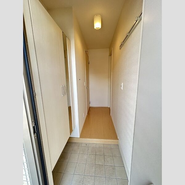 玄関 (トールタイプのシューズボックス)