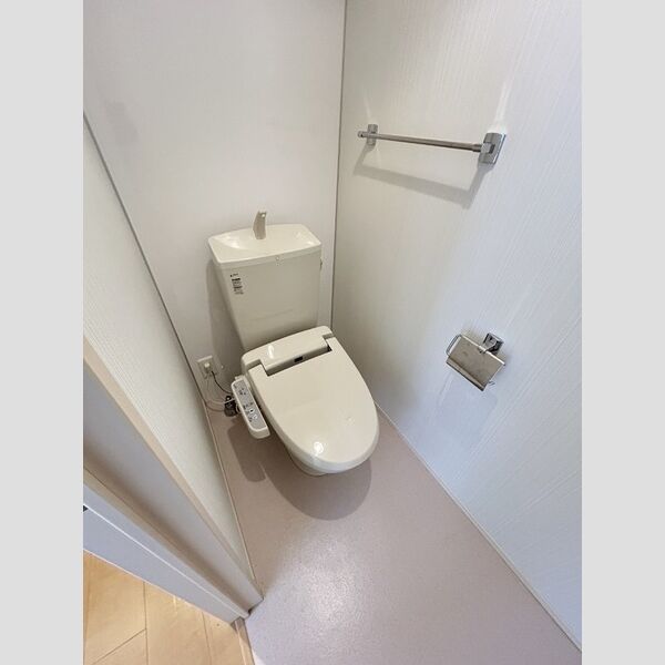 トイレ (トイレ(温水洗浄暖房便座付))