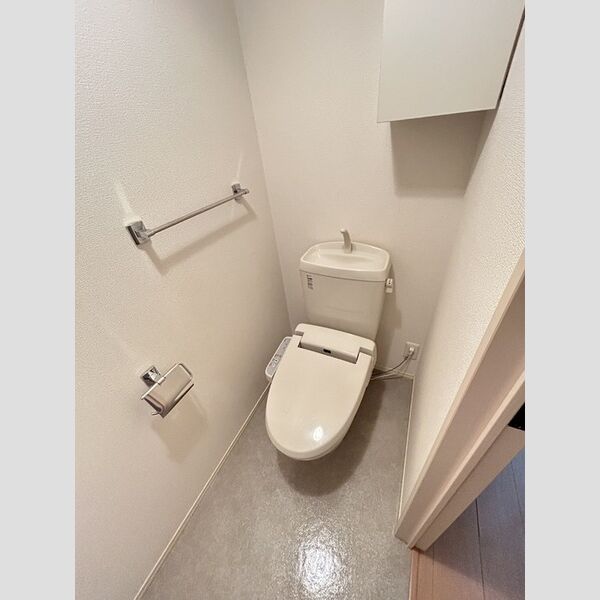 トイレ (トイレ(温水洗浄暖房便座付))