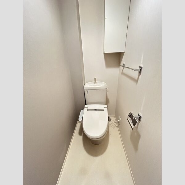 トイレ (トイレ(温水洗浄暖房便座付))