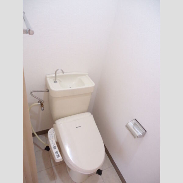 トイレ (トイレ)