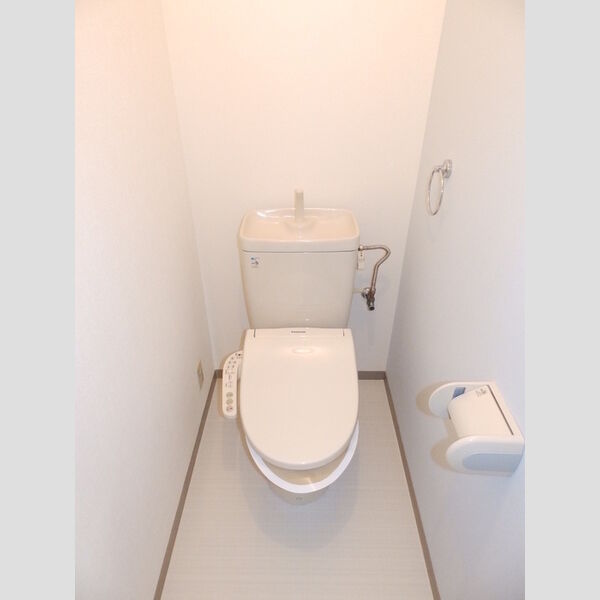 トイレ (トイレ)