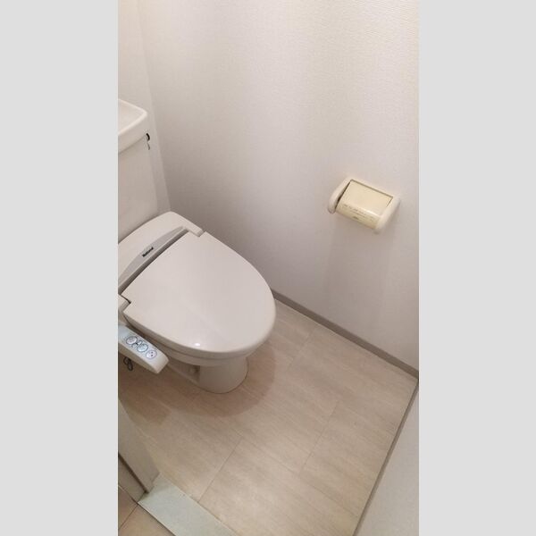 トイレ (トイレ)