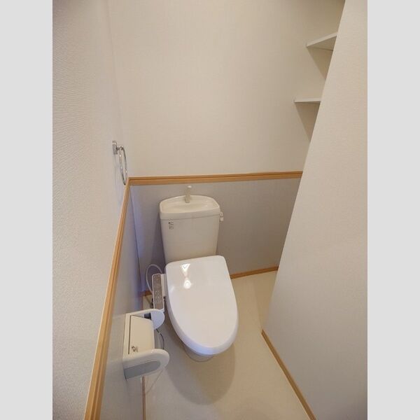 トイレ (トイレ)
