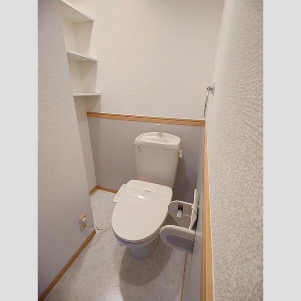 トイレ (トイレ)