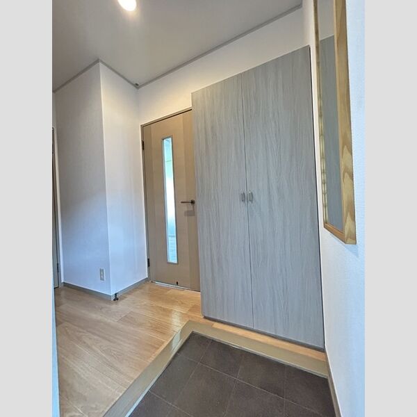 玄関 (トールタイプのシューズボックス)