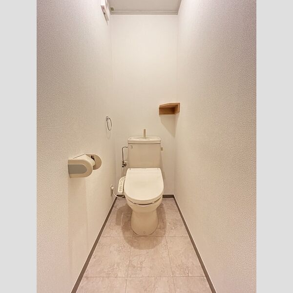 トイレ (温水洗浄暖房便座付)