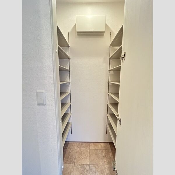 玄関 (シューズクローク)