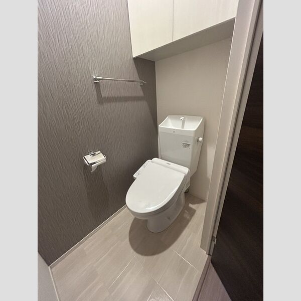 トイレ (温水洗浄暖房便座付)