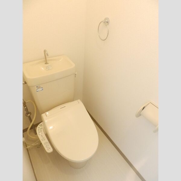 トイレ (温水洗浄暖房便座)