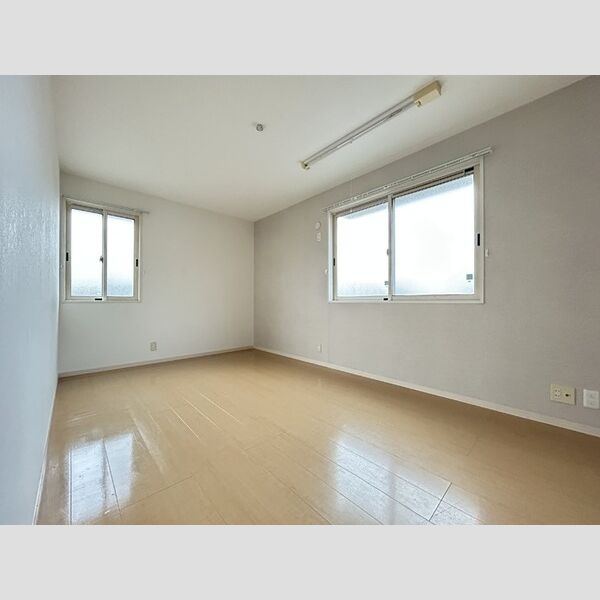 その他 (北側洋室(室内物干し付))