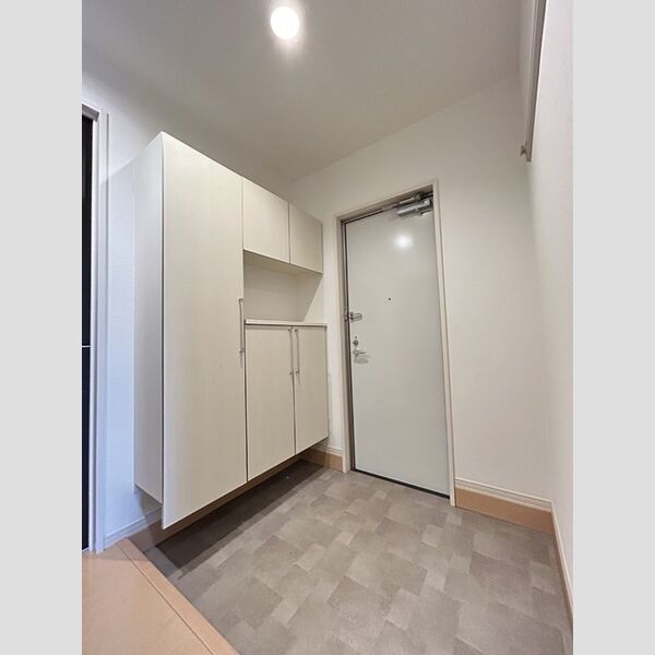 玄関 (大容量シューズボックス)