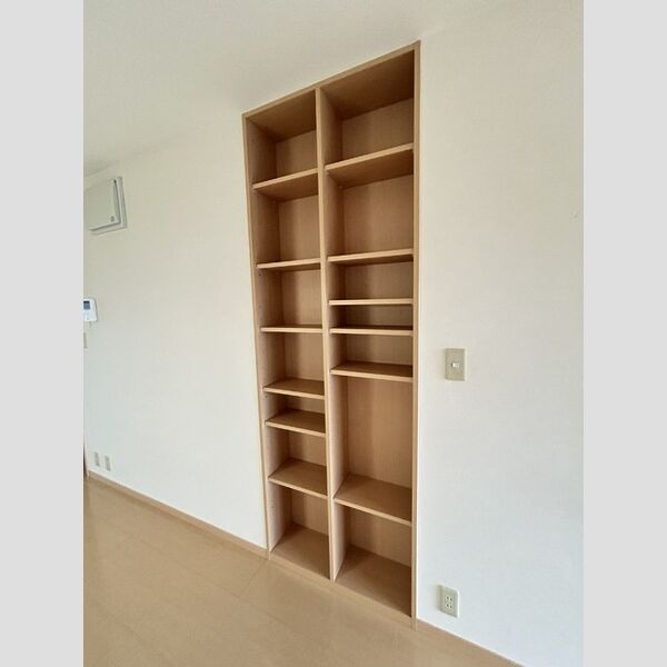 その他 (埋込収納棚)