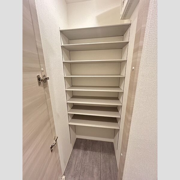 玄関 (シューズクローク)