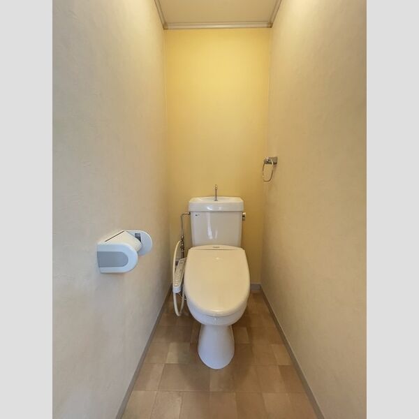 トイレ (温水洗浄暖房便座付)