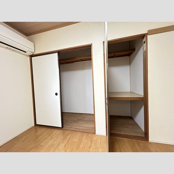収納 (クローゼット・物入(西側洋室))