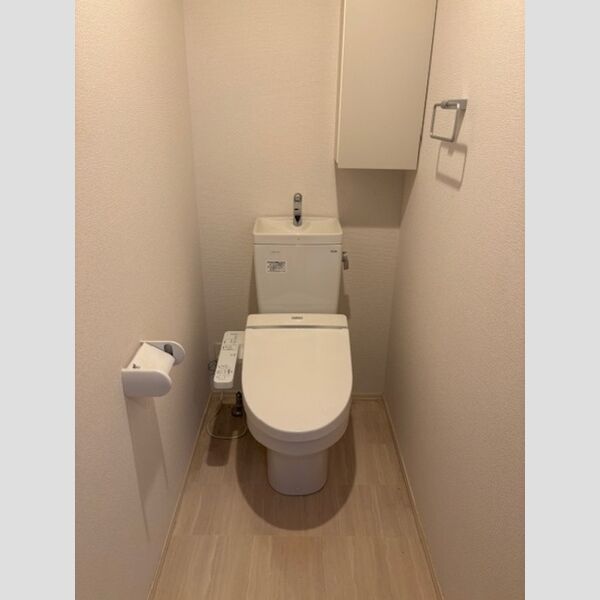 トイレ (トイレ)