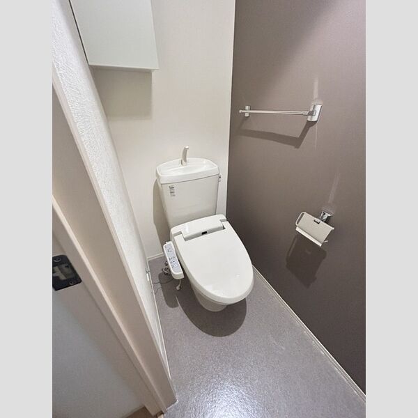 トイレ (温水洗浄暖房便座・収納ボックス付)