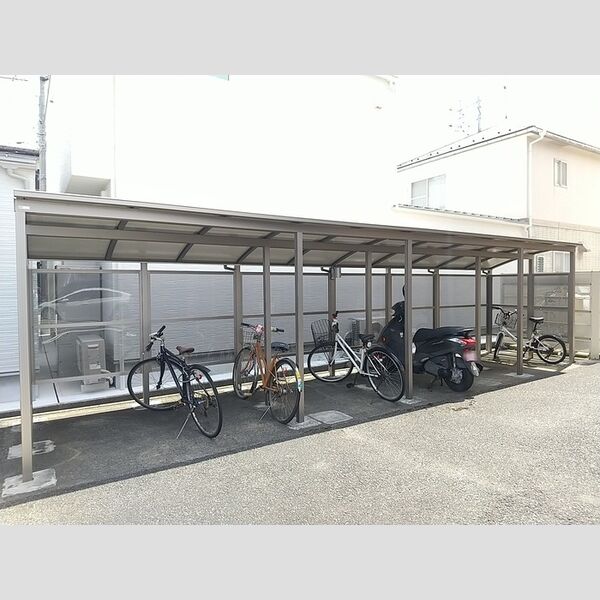 現地周辺 (駐輪場)