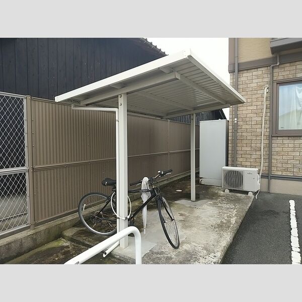 現地周辺 (駐輪場)