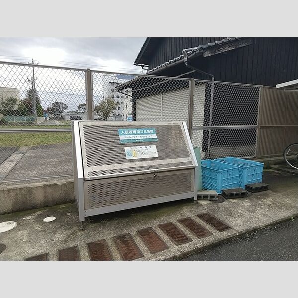 現地周辺 (ゴミステーション)