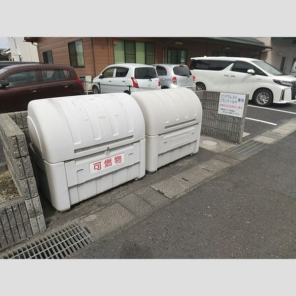 現地周辺 (ゴミステーション)