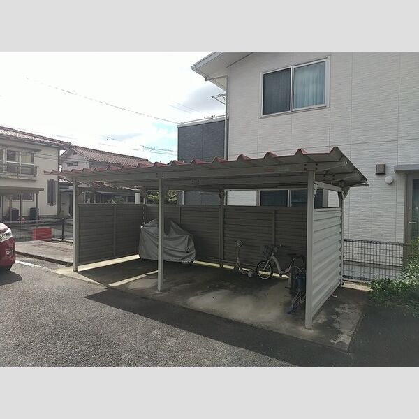 現地周辺 (駐輪場)