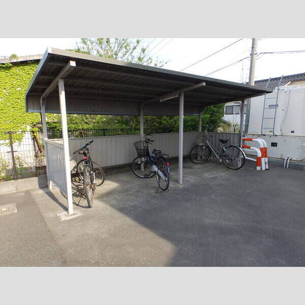 現地周辺 (駐輪場)