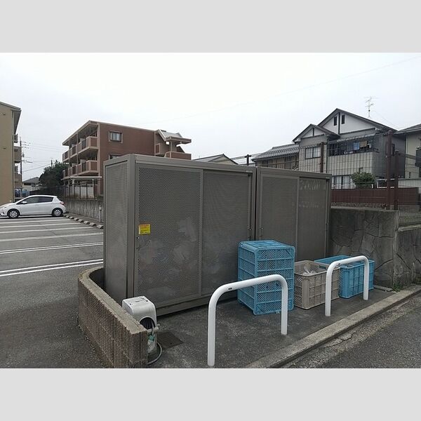 現地周辺 (ゴミステーション)