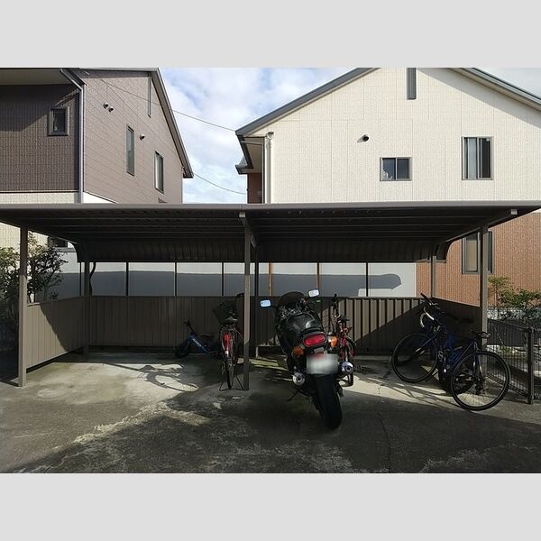 現地周辺 (駐輪場)