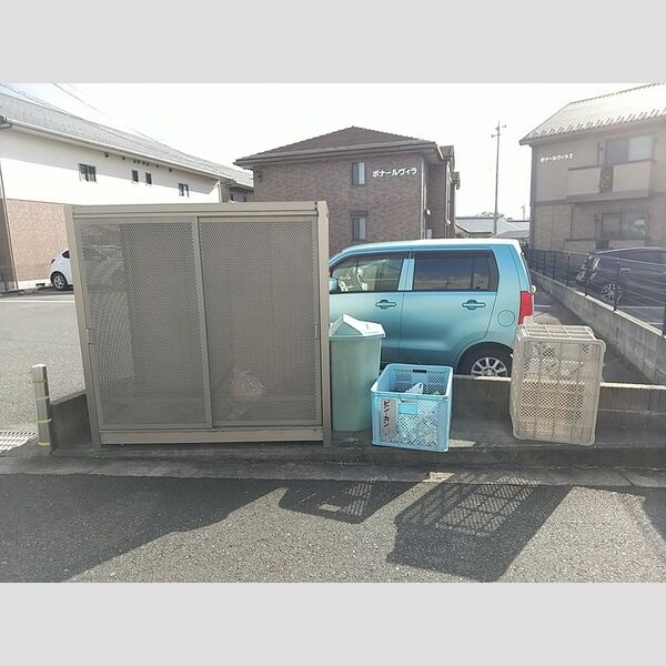 現地周辺 (ゴミステーション)