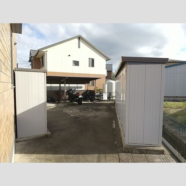 エントランス (外部倉庫)