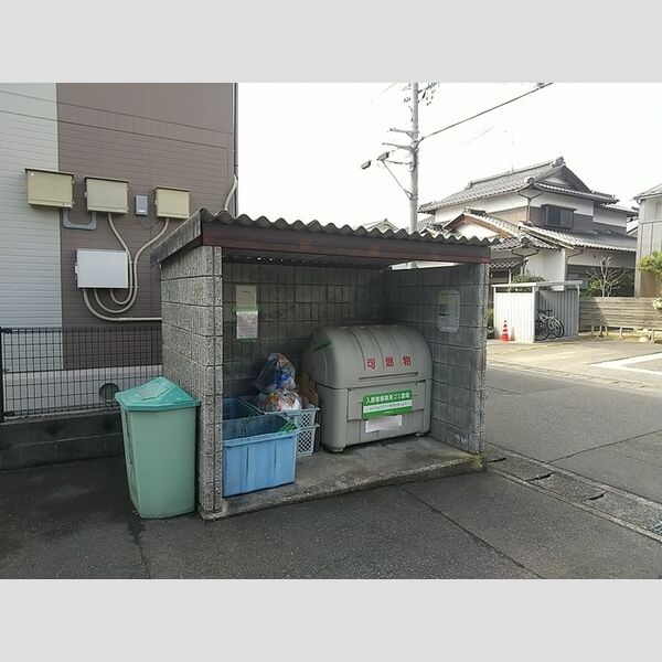 現地周辺 (ゴミステーション)