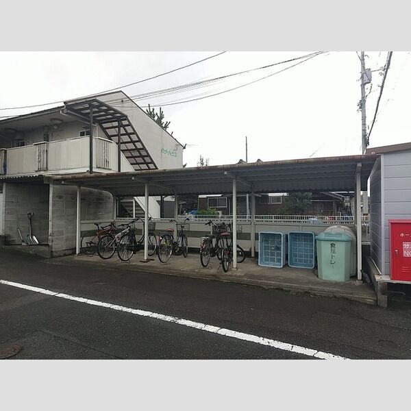 現地周辺 (駐輪場)