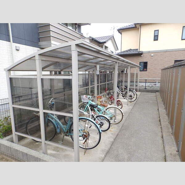 現地周辺 (駐輪場)
