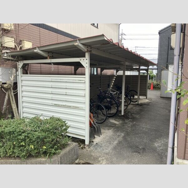 現地周辺 (駐輪場)