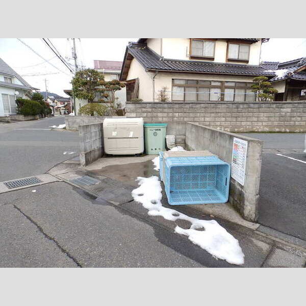 現地周辺 (ゴミステーション)